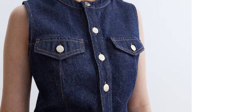 H&M reinventa el chaleco tejano clásico
