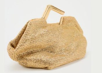 La joya minimalista de Zara: el mini bolso de aza metálica