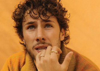 Las melenas largas dominan la moda masculina en 2025