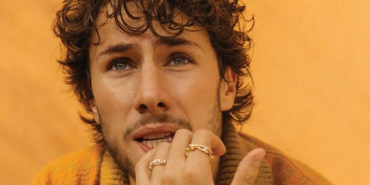 Las melenas largas dominan la moda masculina en 2025