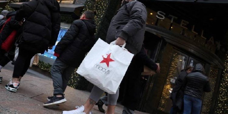 Macy's: beneficio al alza, ventas a la baja