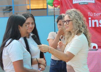 Mujeres en actividades productivas en Perú