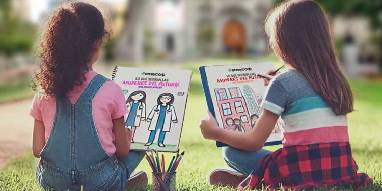 Niñas dibujando las mujeres del futuro Ferreycorp