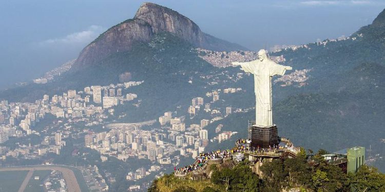 Uruguay enfrenta desafíos en el turismo ante la creciente preferencia por Brasil
