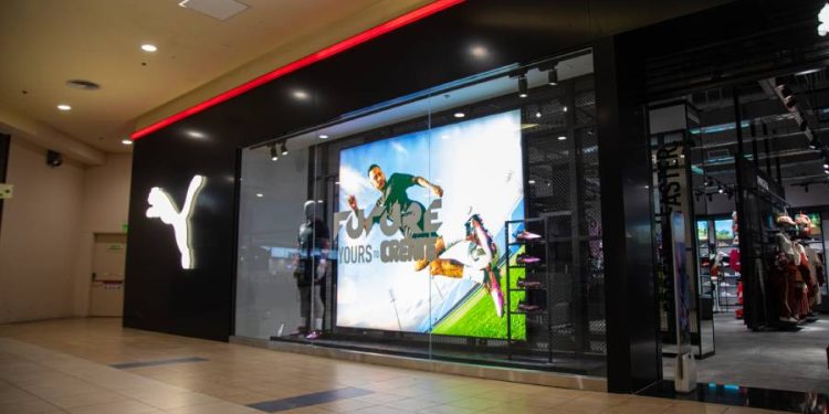 PUMA realizó la reapertura de su local en portal Patagonia