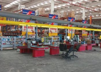 Supermercados Yaguar reabre en Bahía Blanca tras el impacto del temporal