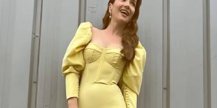 Pampita brilla con el vestido de mangas globo