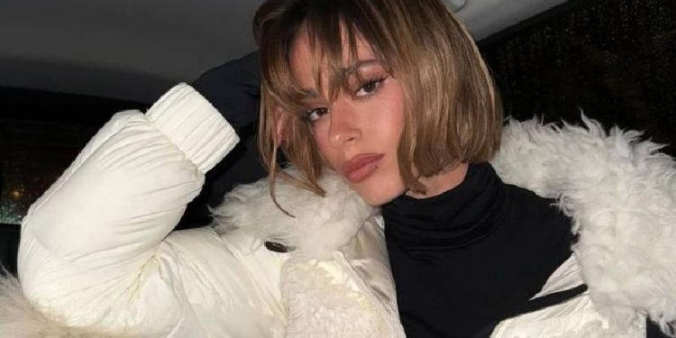 Tini Stoessel brilla en París Fashion Week con looks impactantes