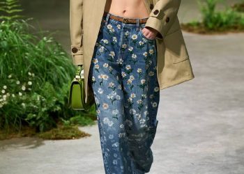 Vaqueros de margaritas: la tendencia de Mango inspirada en Gucci