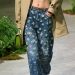 Vaqueros de margaritas: la tendencia de Mango inspirada en Gucci