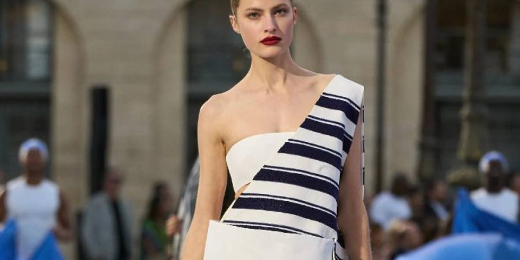 Vestidos de rayas: la tendencia primaveral que conquista