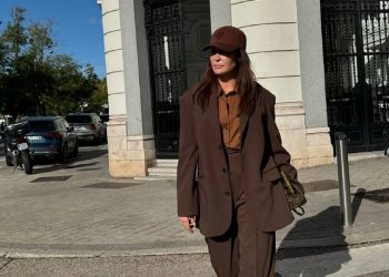 Vicky Martín Berrocal: elegancia en burdeos para este invierno