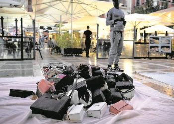El auge de los bolsos falsos de lujo en España: ¿Moda o engaño?