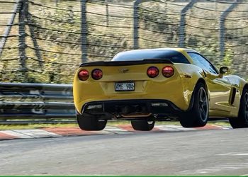 El Corvette Z06 desafía al Porsche 911 en la pista deportiva
