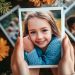 imagen editada con una app móvil foto de una niña sostenida