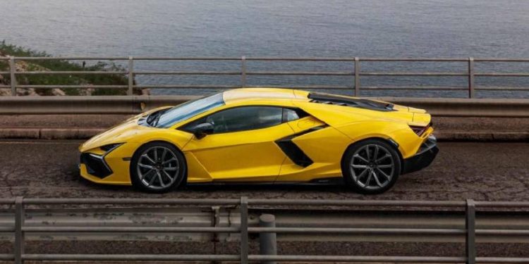 El lujo triunfa: Marca de autos supera los 3.000 millones de ingresos en 2024
