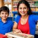 mujer luchadora emprendedora con su hijo