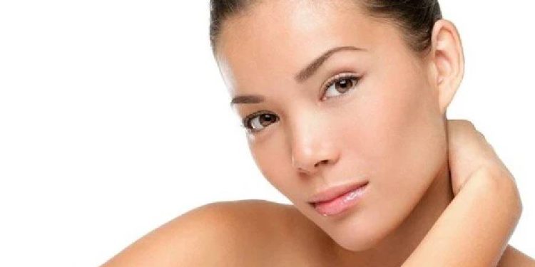 Bases ligeras y antiedad: La revolución del maquillaje verano 2025