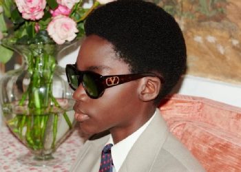 Brilla con las nuevas gafas de Valentino