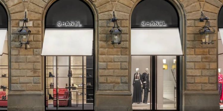 Chanel refuerza su presencia en Italia con Mantero