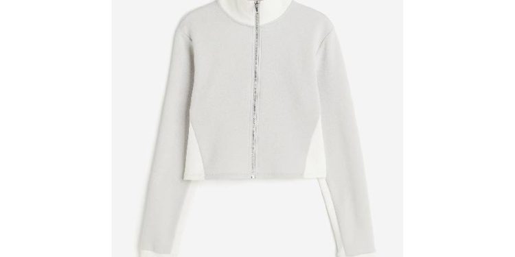 Chaqueta H&M: Estilo y comodidad en movimiento