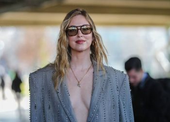 Chiara Ferragni da un giro y recupera su imperio en plena crisis