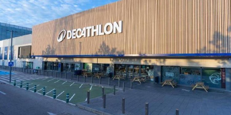 Decathlon cierra tiendas en Francia: El auge del Ecommerce