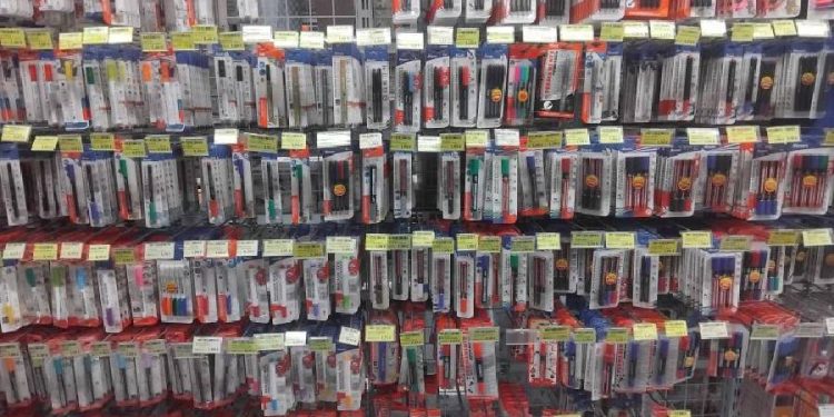 El arte del visual merchandising en bazar chino: Un caos funcional o bien pensado