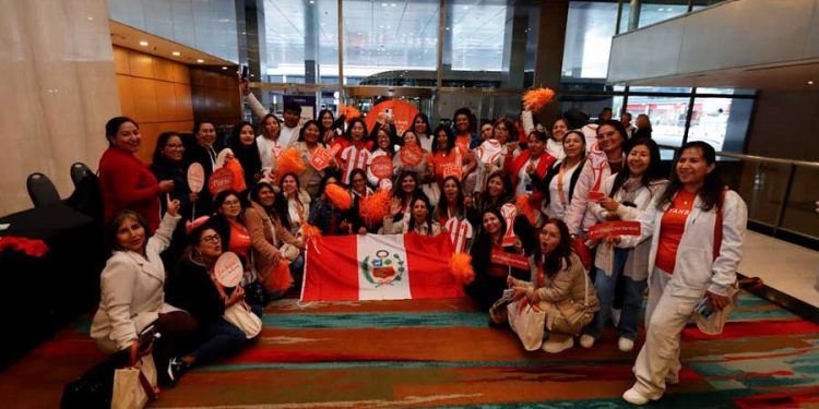 Empresarias mujeres de Colombia Perú y Ecuador con Yanbal