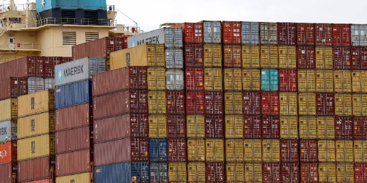 Francia impulsa impuesto europeo para controlar envíos de bajo valor