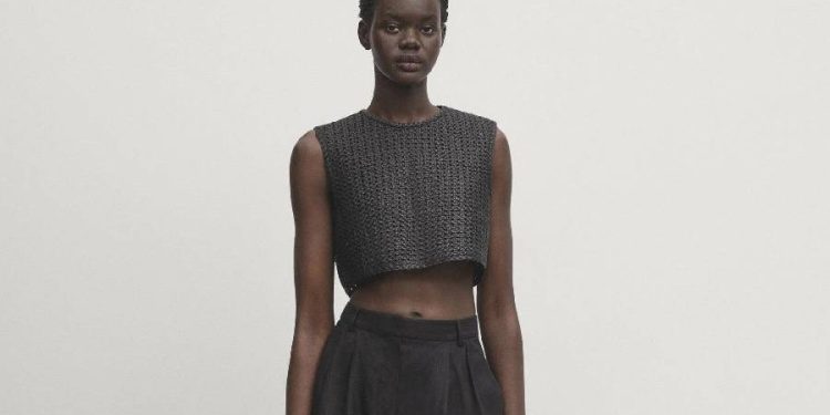 La elegancia exclusiva del top trenzado de Massimo Dutti