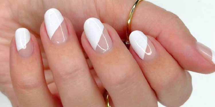 Manicura bicolor: Elegancia sutil y diversión en cada uña