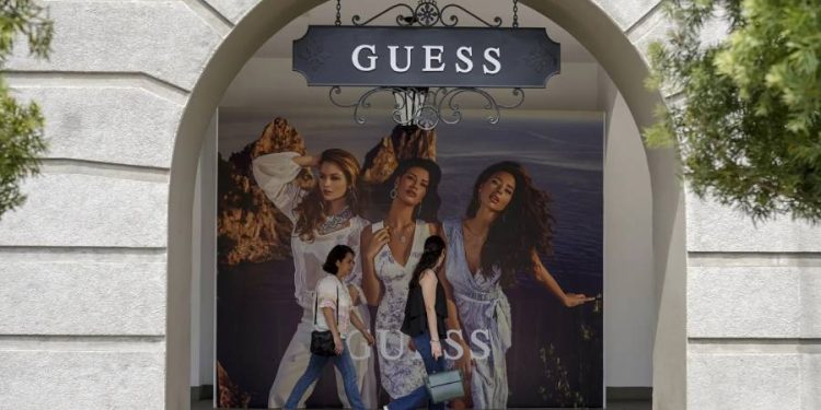 Puja por Guess: Authentic Brands en la carrera