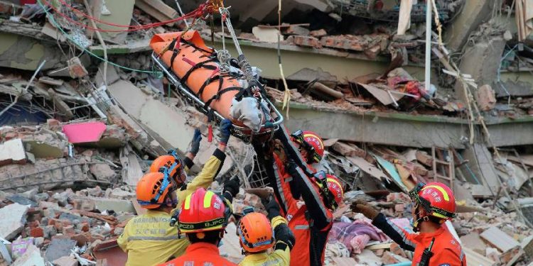 Terremoto devastador: 100,000 trabajadores textiles en peligro en Myanmar