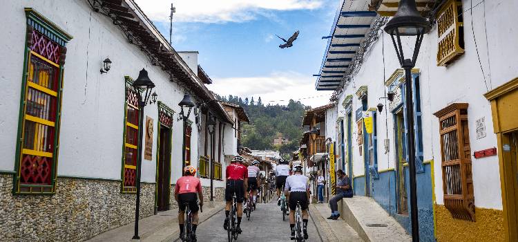 Explorando el futuro del turismo deportivo y ecológico en Colombia