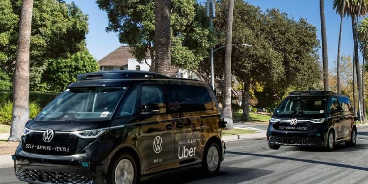 El futuro de la movilidad: Uber suma furgonetas autónomas VW a su flota global