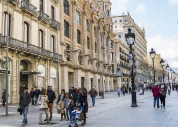 New Era abre tienda física en Barcelona: Un icono mundial en gorras tematizadas