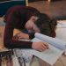 burnout laboral mujer trabajadora agotada