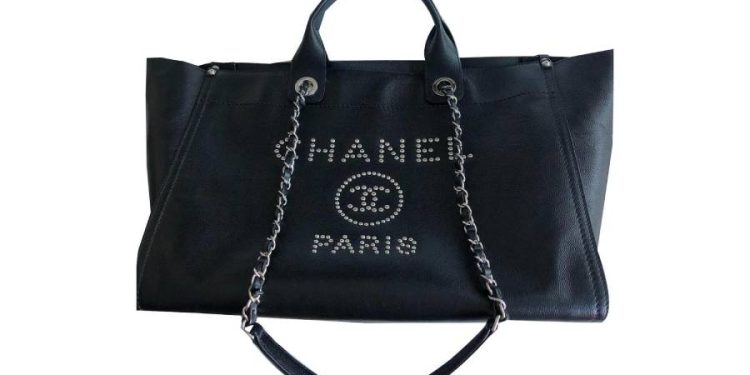 La cartera Chanel Cabas Deauville es mucho más que un accesorio