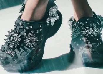 Crocs concretó el lanzamiento de su primera colección en colaboración con Swarovski