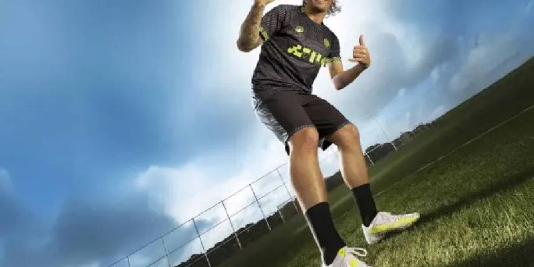 Decathlon y Skechers incursionan en el competitivo mercado del fútbol profesional