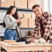 emprendimiento negocio hombre y mujer solicitando financiamiento día del emprendedor
