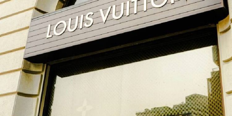 Louis Vuitton lanza al mercado Sneakerina
