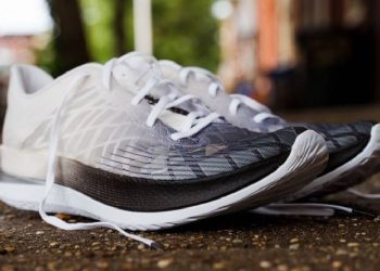 Las zapatillas ideales para corredoras: Under Armour UA W Charged Surge 4