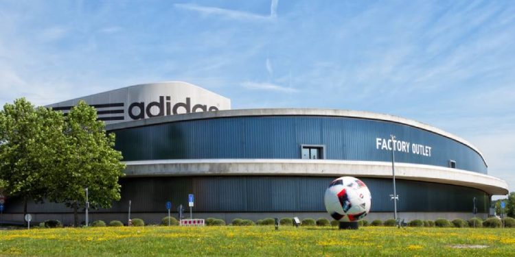 Adidas elige continuidad y prepara su sucesión en medio de incertidumbre