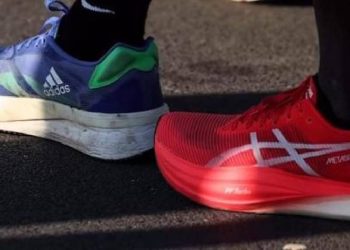 Un keniano corre con dos zapatillas de diferente marca y hace segundo en Ginebra