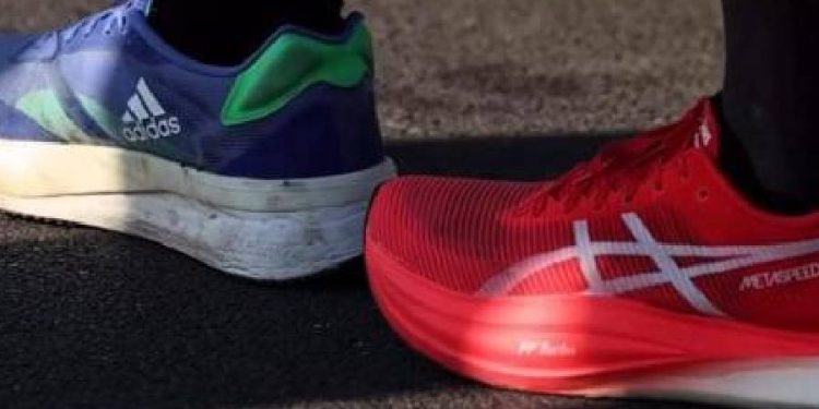 Un keniano corre con dos zapatillas de diferente marca y hace segundo en Ginebra