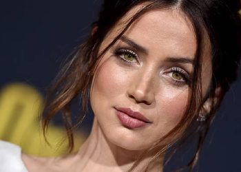 Ana de Armas: Lujo y sencillez en el aeropuerto