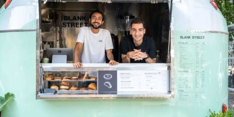 Cómo una pequeña cafetería se convirtió en multimillonaria en dólares: la revolución de Blank Street Coffee