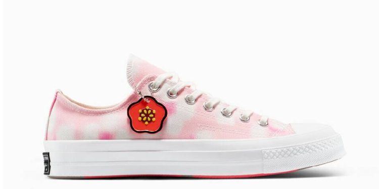 Las Converse Coquette: el toque chic que transforma cualquier look